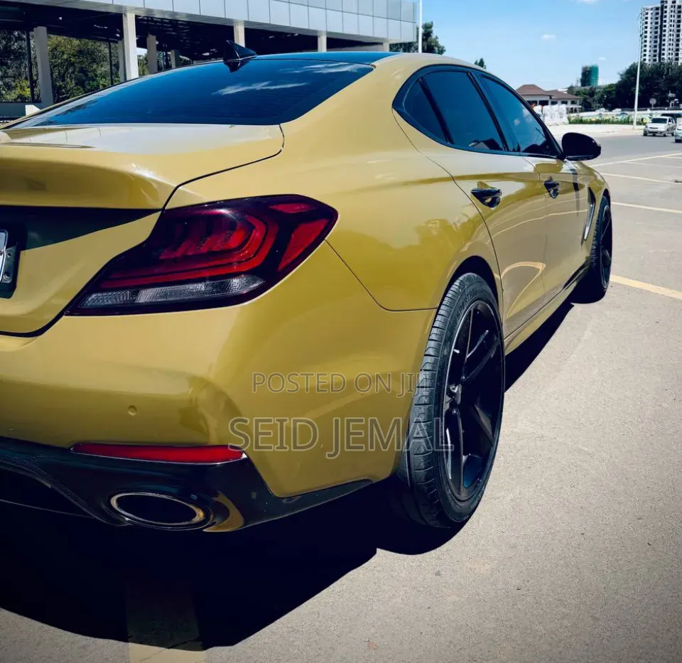 Genesis G70 2018 Yellow
