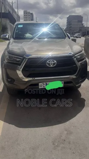 Toyota Hilux 2021 Gold