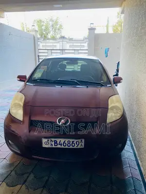 Toyota Yaris 2010 Burgundy