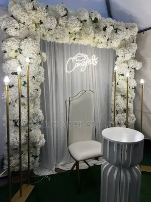 Simple Graduation Decor