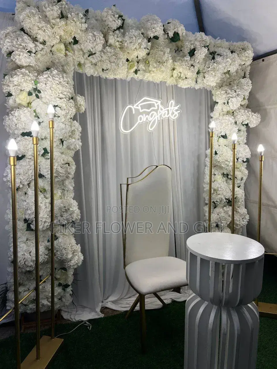 Simple Graduation Decor