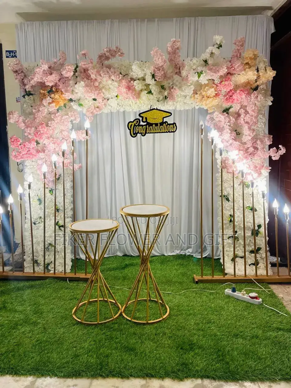 Simple Graduation Decor