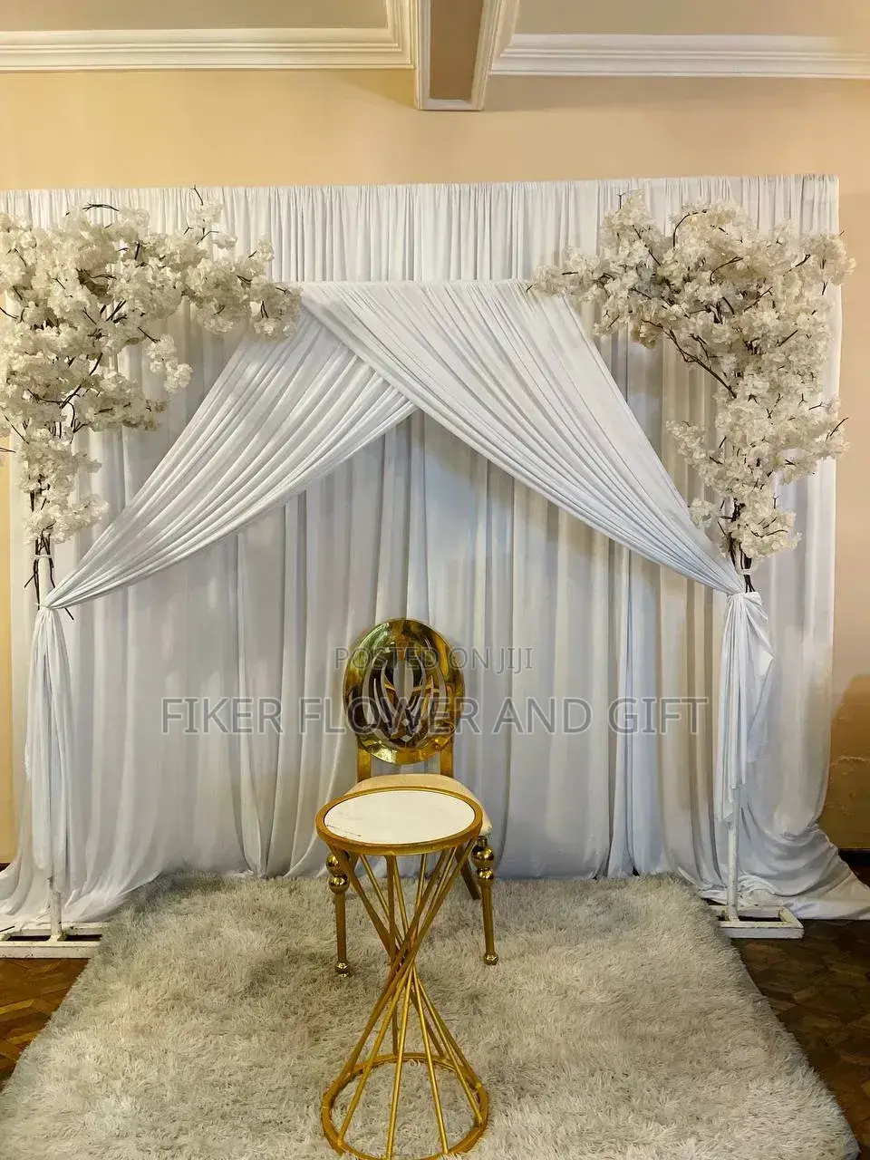 Simple Graduation Decor
