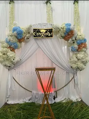 Simple Graduation Decor