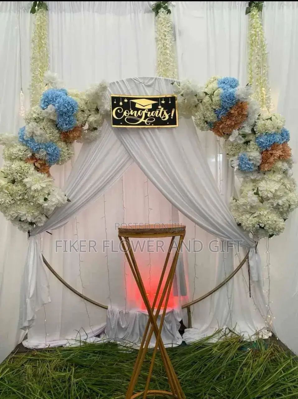 Simple Graduation Decor