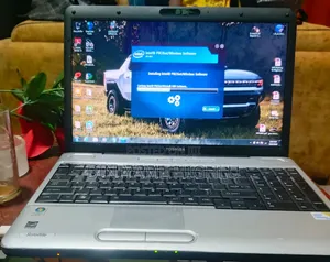 Laptop Toshiba Satellite S870 4GB Intel Core 2 Duo HDD 256GB