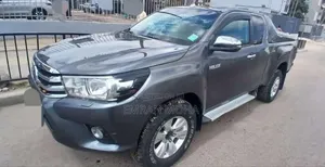 Toyota Hilux 2017 Gray