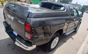 Toyota Hilux 2017 Gray