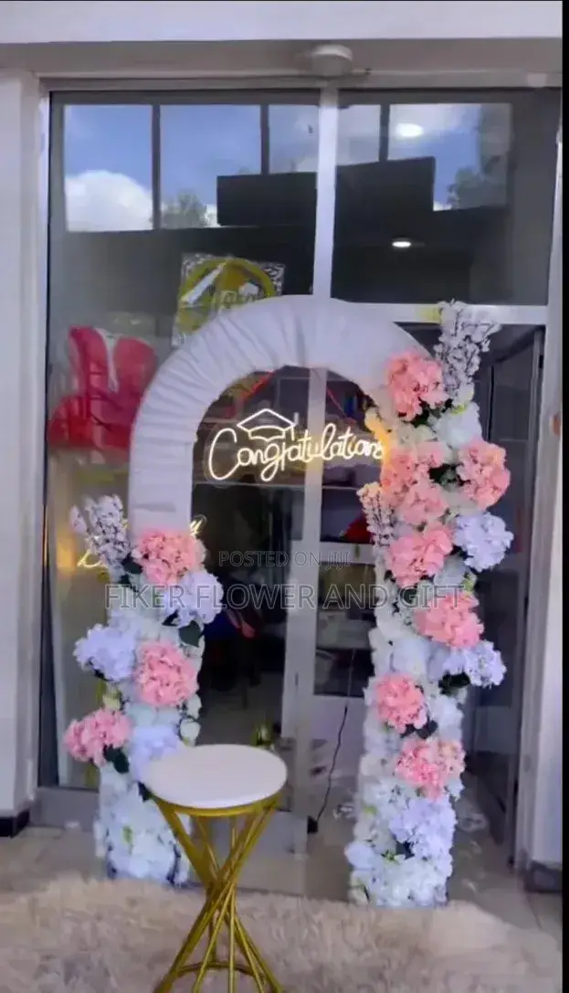Simple Graduation Decor