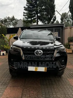 Toyota Fortuner 2022 Black