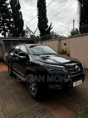 Toyota Fortuner 2022 Black