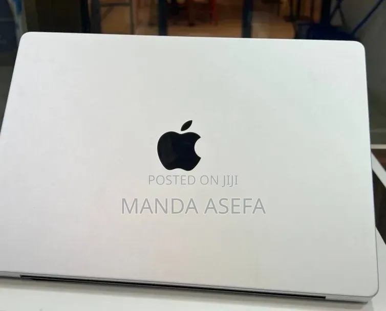 New Laptop Apple MacBook Air 2024 M3 15-inch 24GB Apple M3 SSD 512GB