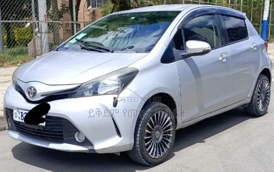 Toyota Yaris 2015 Silver