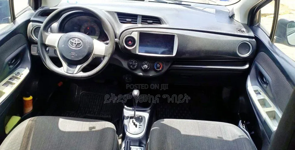 Toyota Yaris 2015 Silver