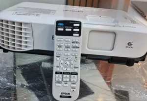 Rthe Epson Vs350 Is a Portable 3,300-Lumen Xga (1024x768) 3lcd Project