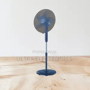 Fans Philips Series 600 Pedestal Fan in a Dark