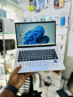 New Laptop HP EliteBook 830 8GB Intel Core i5 SSD 512GB