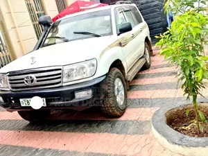 Toyota Land Cruiser 2003 White