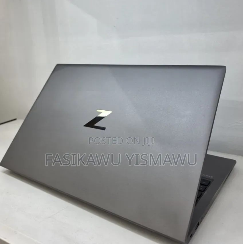 New Laptop HP ZBook Firefly G8 16GB Intel Core i7 SSD 512GB