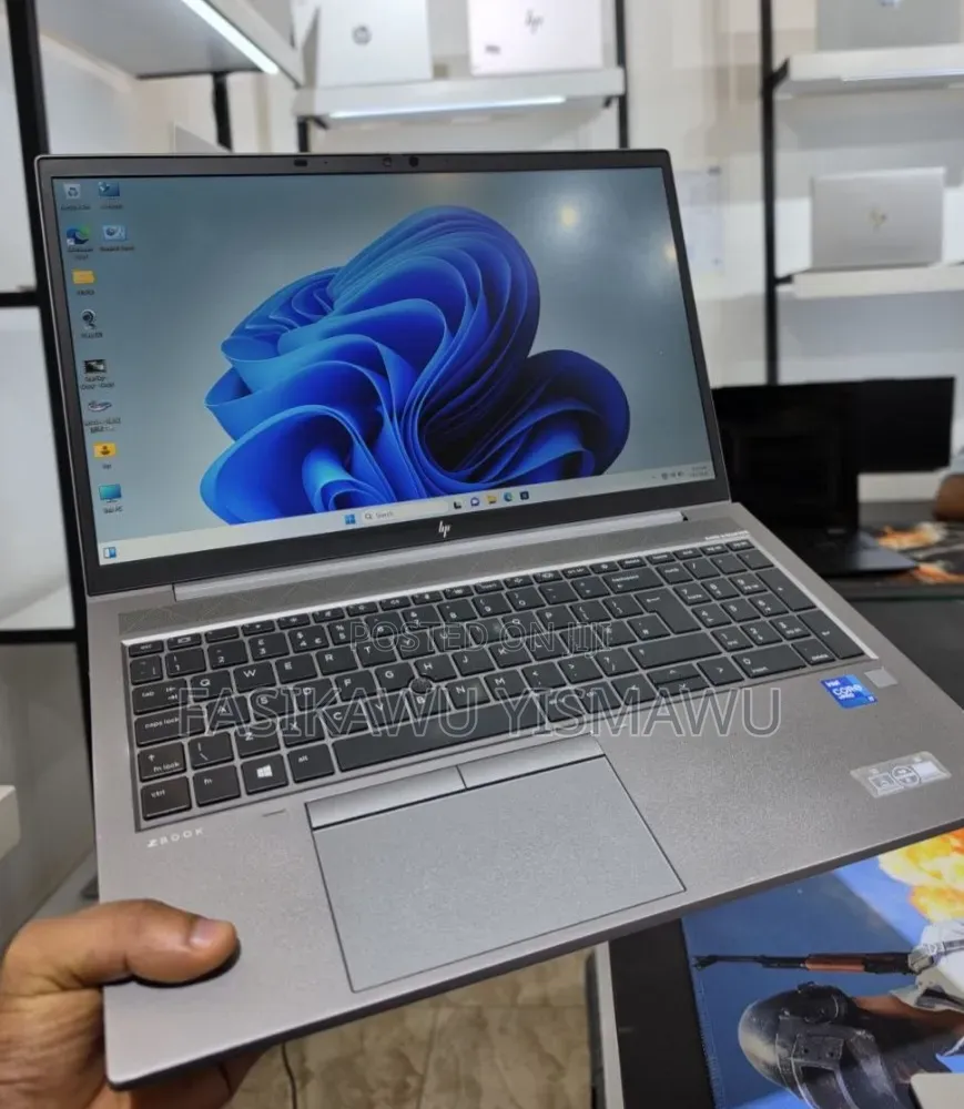 New Laptop HP ZBook Firefly G8 16GB Intel Core i7 SSD 512GB