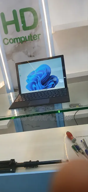 New Laptop Microsoft Surface Pro 7 8GB Intel Core i5 SSD 256GB