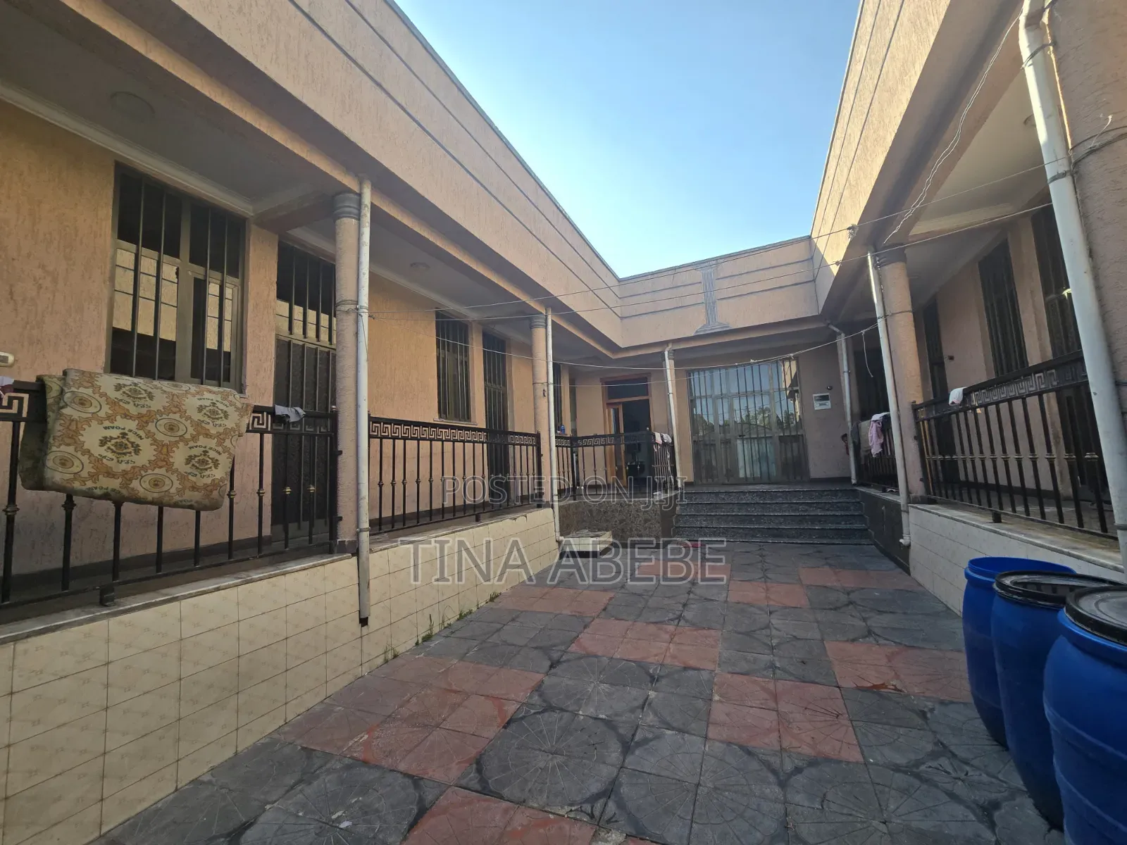 5bdrm Villa in Akaky Kaliti for sale