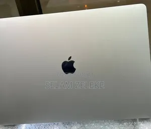 New Laptop Apple MacBook Pro 2018 16GB Intel Core i7 SSD 256GB