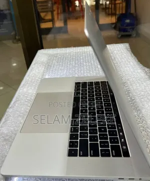 New Laptop Apple MacBook Pro 2018 16GB Intel Core i7 SSD 256GB