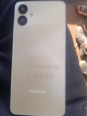 New Samsung Galaxy A06 128 GB Gold