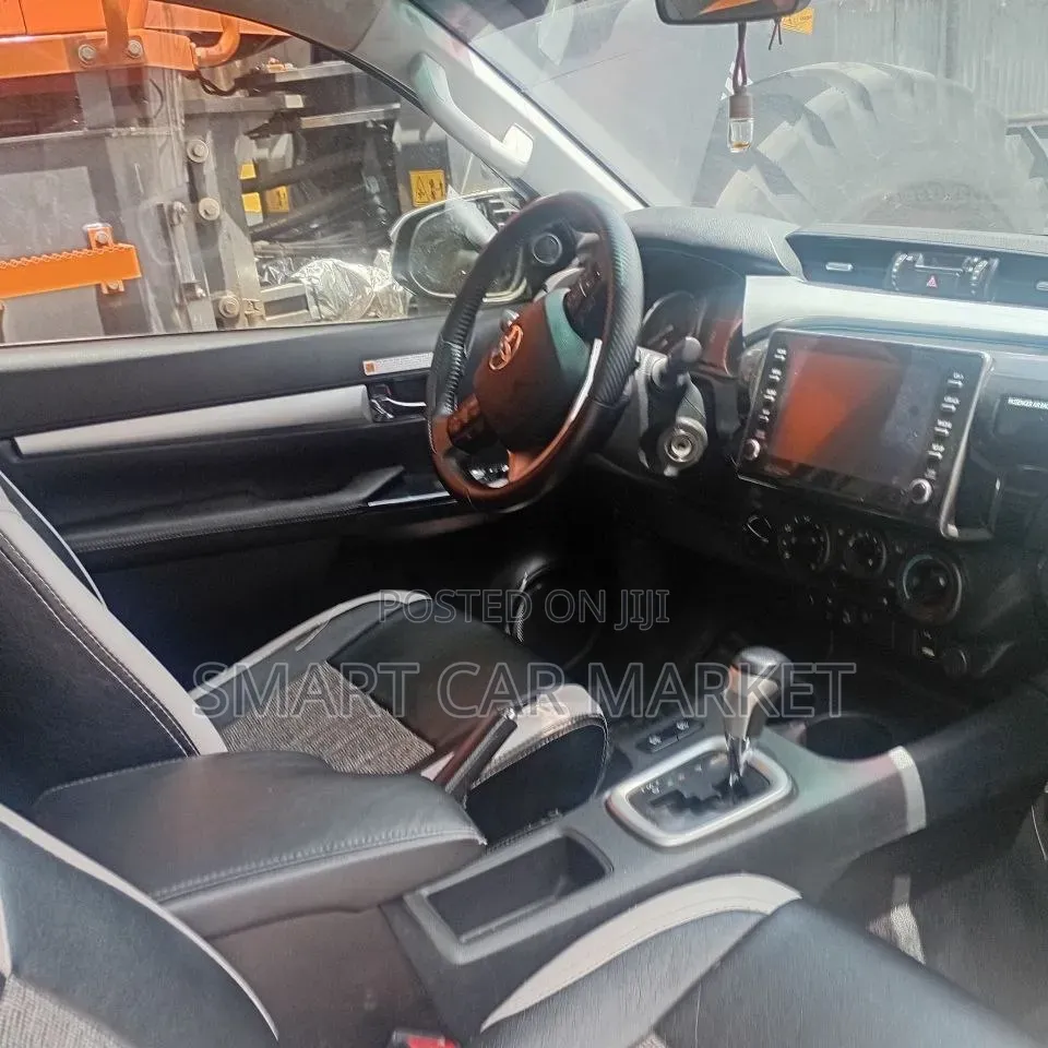 Toyota Hilux 2021 Gray
