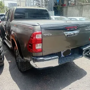 Toyota Hilux 2021 Gray