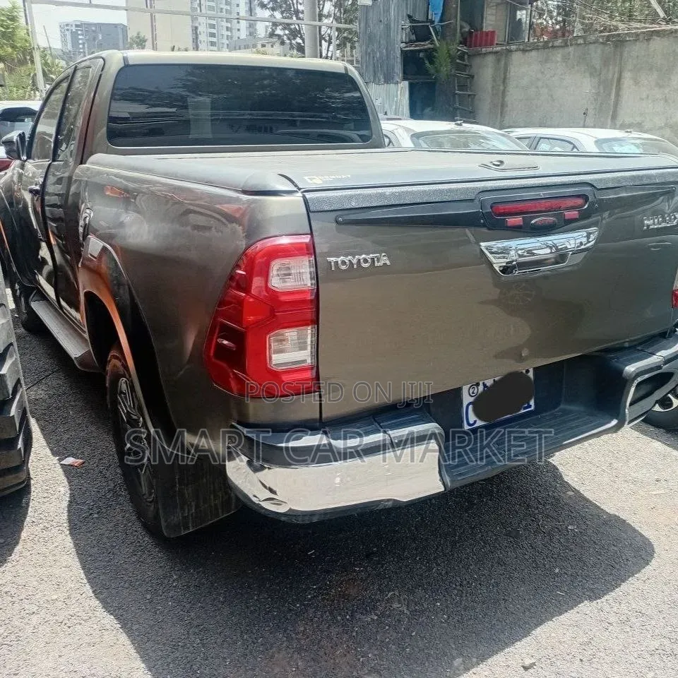 Toyota Hilux 2021 Gray