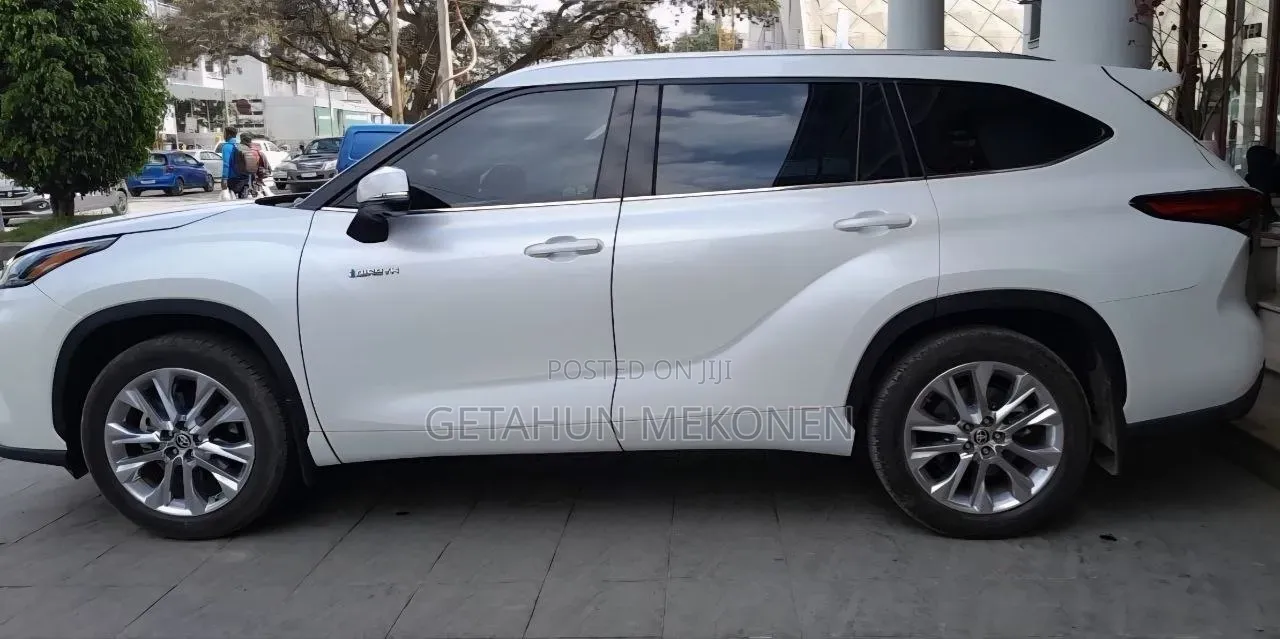 Toyota Highlander Hybrid 2024 White