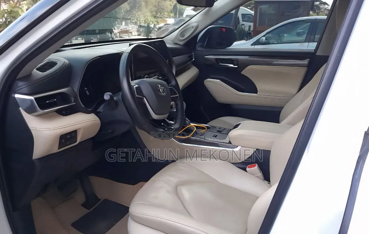Toyota Highlander Hybrid 2024 White