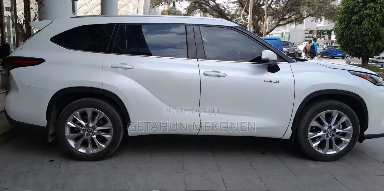 Toyota Highlander Hybrid 2024 White