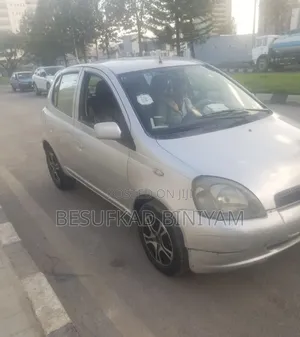 Toyota Vitz 1999 Silver