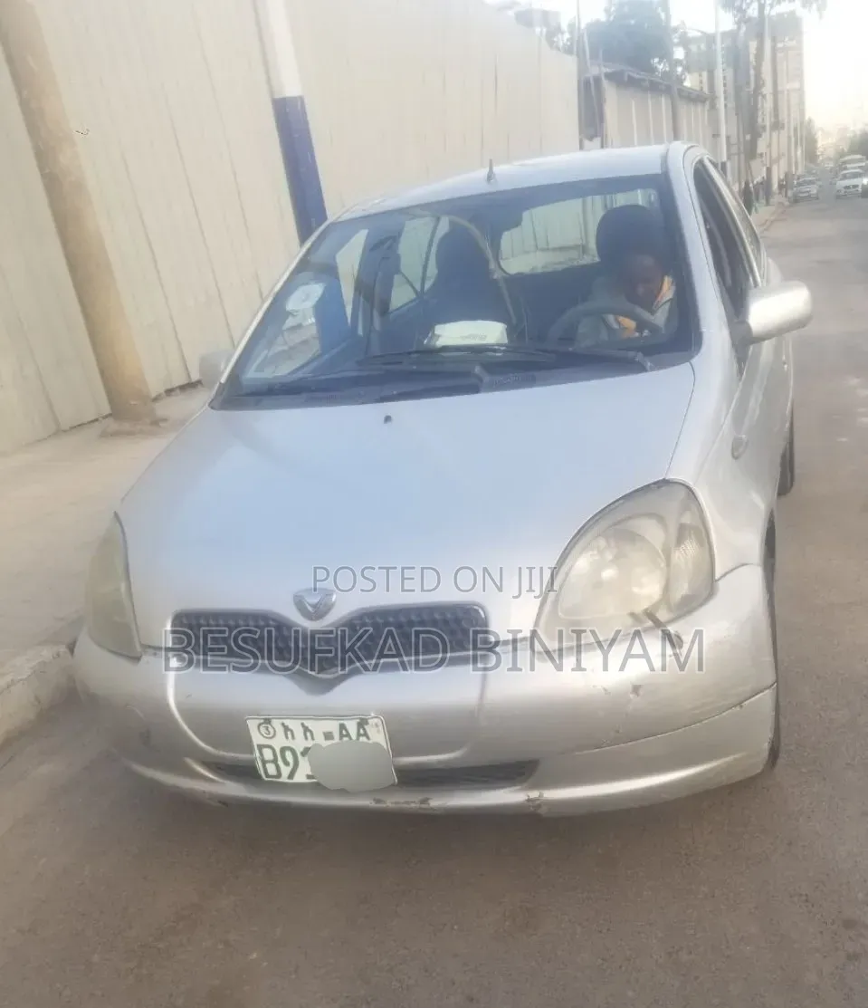 Toyota Vitz 1999 Silver