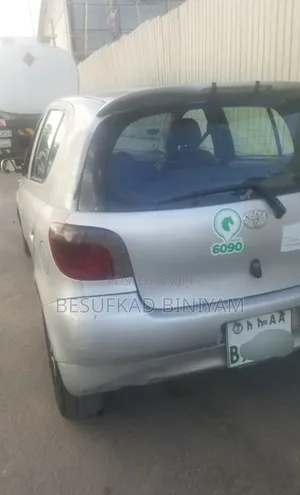Toyota Vitz 1999 Silver