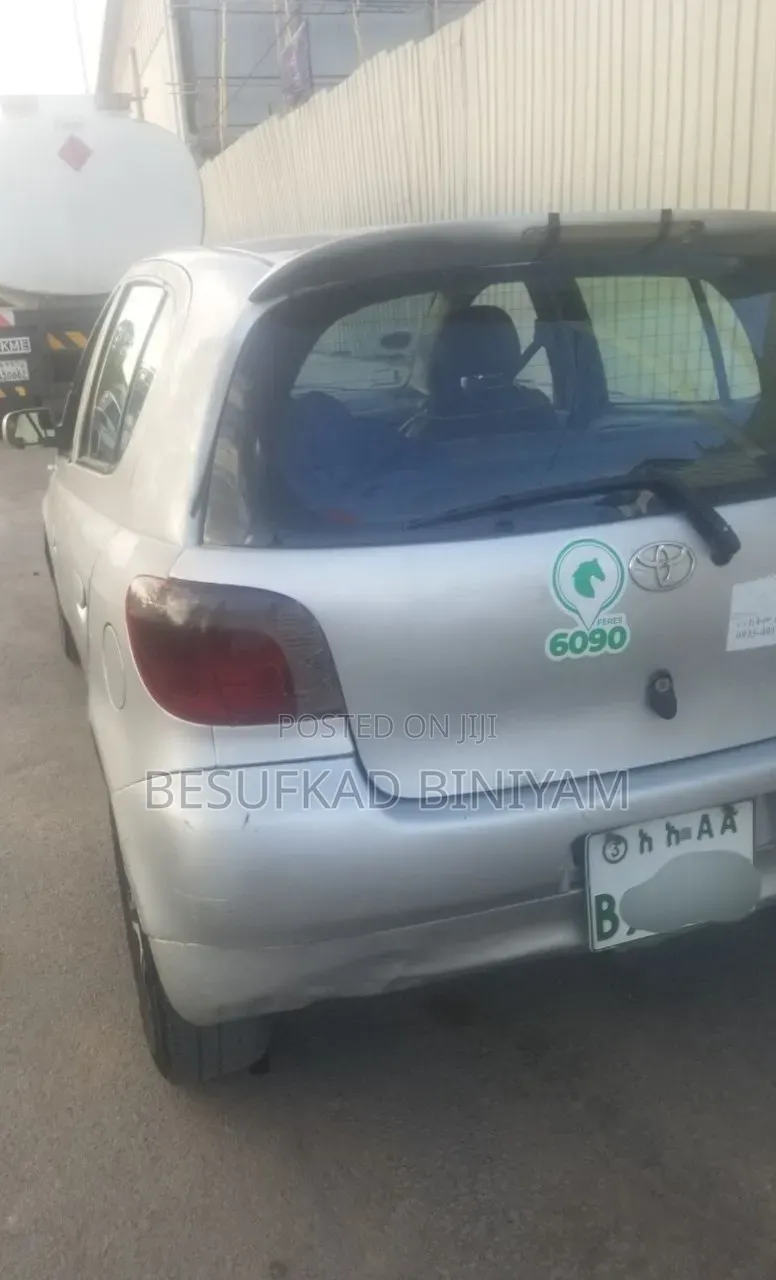 Toyota Vitz 1999 Silver
