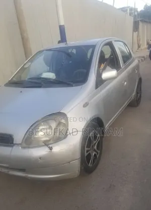 Toyota Vitz 1999 Silver