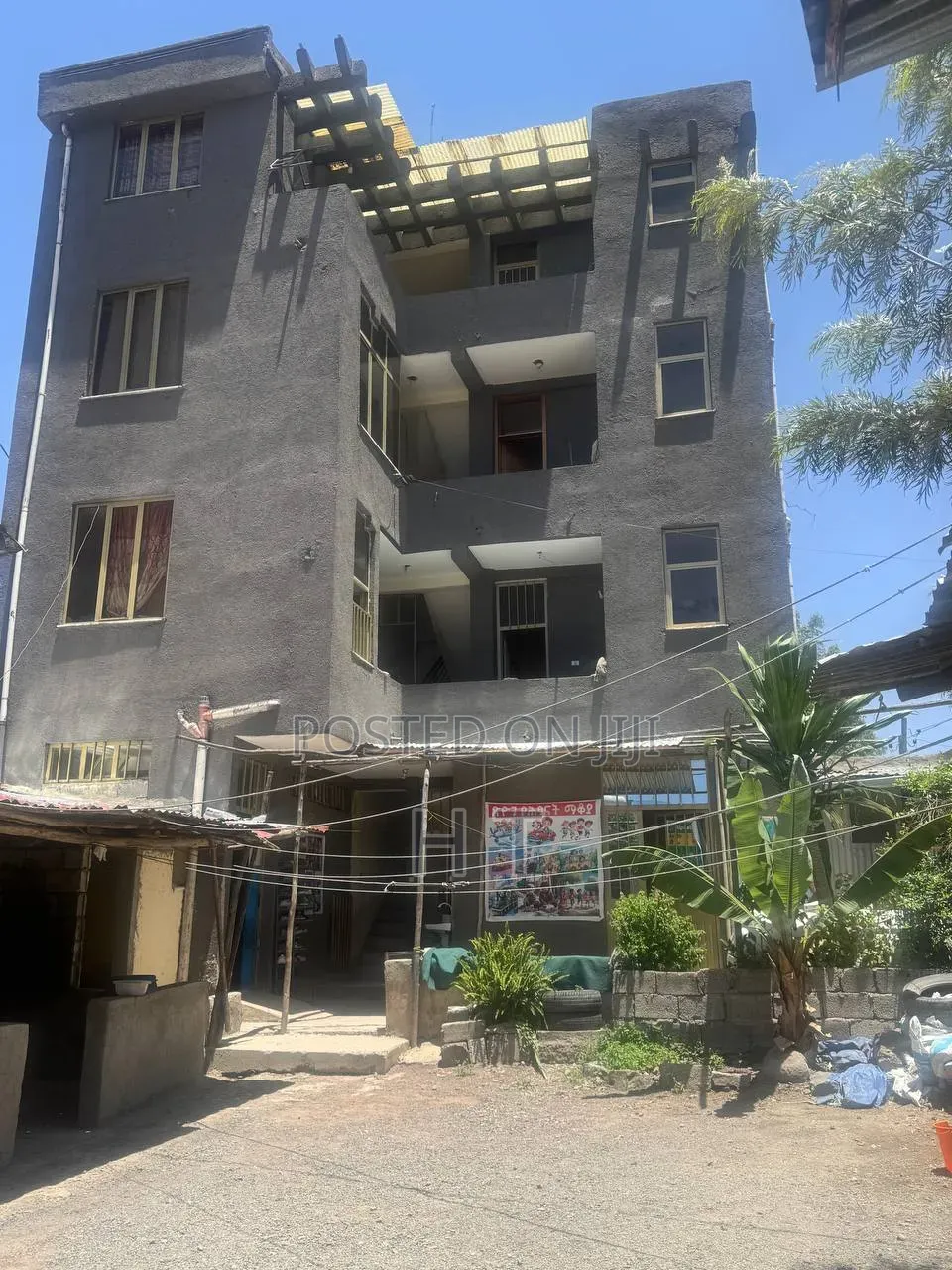 7bdrm House in Akaky Kaliti for sale