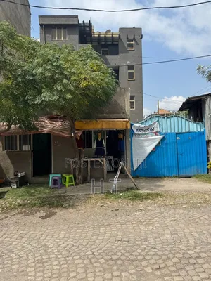7bdrm House in Akaky Kaliti for sale