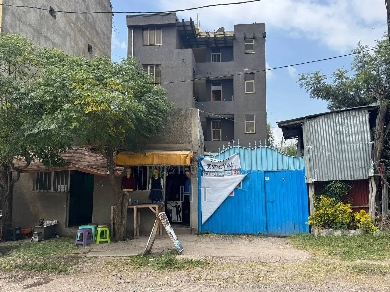 7bdrm House in Akaky Kaliti for sale