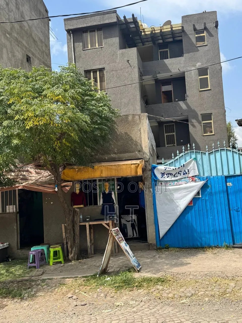 7bdrm House in Akaky Kaliti for sale