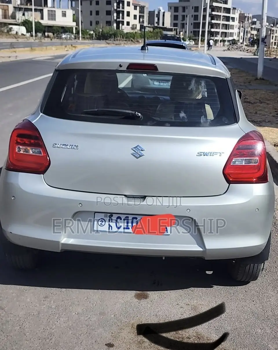 Suzuki Swift 2022 Silver