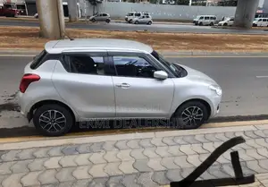 Suzuki Swift 2022 Silver