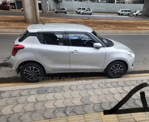 Suzuki Swift 2022 Silver