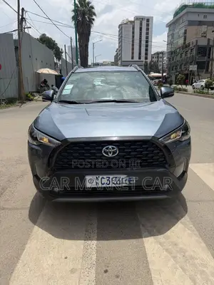 Toyota Corolla Cross Hybrid XSE AWD 2023 Gray