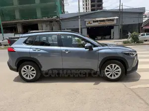 Toyota Corolla Cross Hybrid XSE AWD 2023 Gray