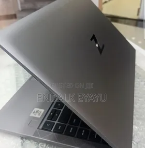 New Laptop HP ZBook Firefly 14 G7 16GB Intel Core i7 SSD 512GB